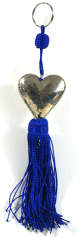 Decoration / Porte-cles artisanal coeur en metal argente cisele et pompon en sabra - Bleu