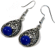 Boucles d'oreilles pendantes en metal argente cisele serties de pierres bleu fonce