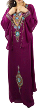 Magnifique robe de soiree orientale de couleur prune ornee de nombreuses broderies avec manches evasees