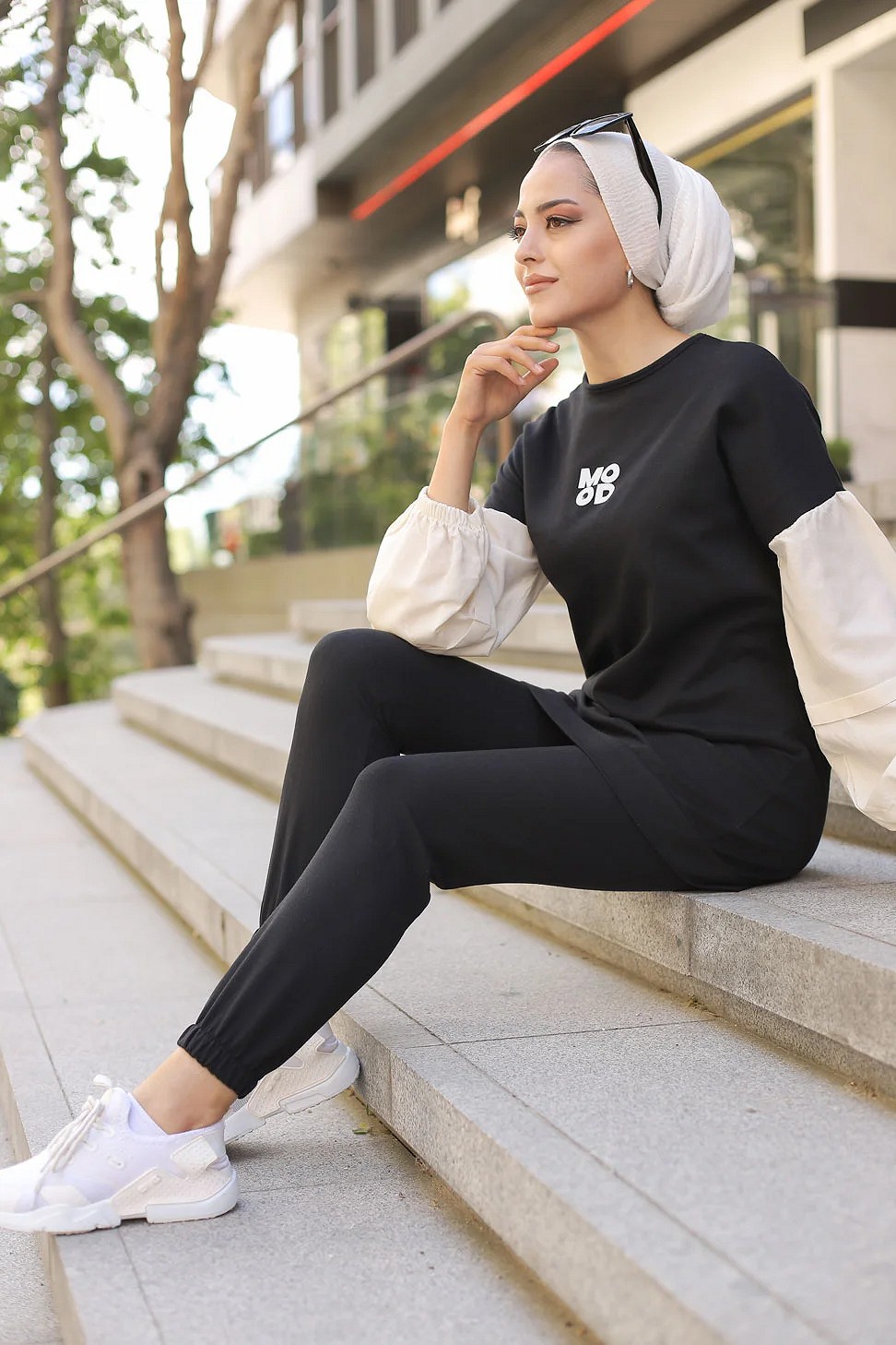 Ensemble survêtement femme avec sweat-shirt et jogger (Grandes tailles  disponibles) - Couleur Noir - Prêt à porter et accessoires sur