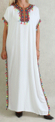 Robe orientale d'ete ou d'interieur avec pompons multicolores de couleur blanche pour femme