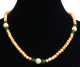 Collier ethnique artisanal imitation perles jaunes, vertes et blanches