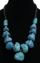 Collier ethnique artisanal imitation grosses pierres difformes agrementees de perles argentees et de tubes noires