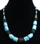 Collier ethnique artisanal imitation corail bleu et noir agremente de perles bleues et noires