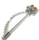 Epingle argentee pour chale sous forme de fleur avec diamants