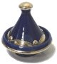 Mini tajine marocain decoratif en poterie cercle de metal argente de couleur bleue emaille